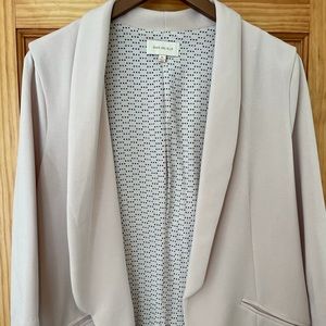 Skies are blue, light pink blazer, size XL.